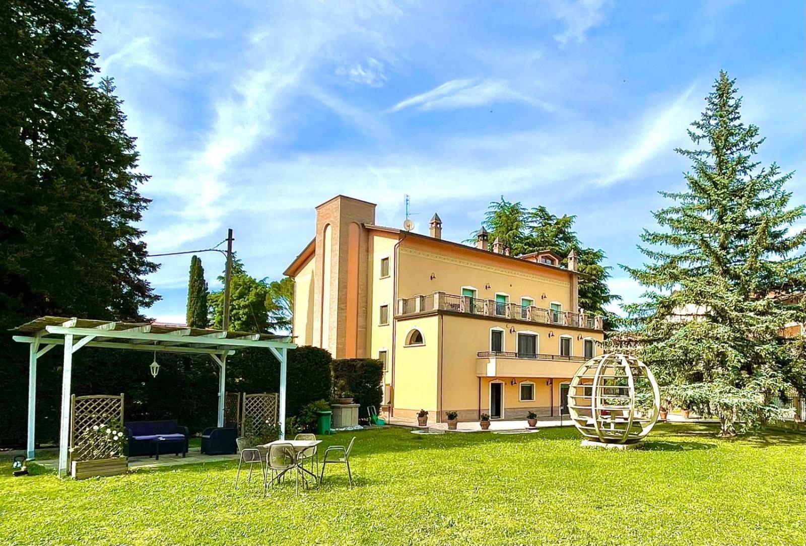 Villa Adige Luxury - M&M Holiday House بيرودجا المظهر الخارجي الصورة